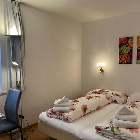 Chesa Quadrella Zimmer Mit Kuechenzeile Inklusive Bergbahnen Im Sommer-Ausser Studio Pontresina Esterno foto