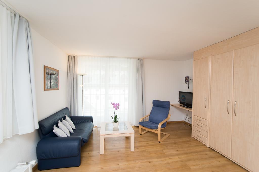 Chesa Quadrella Zimmer Mit Kuechenzeile Inklusive Bergbahnen Im Sommer-Ausser Studio Pontresina Esterno foto