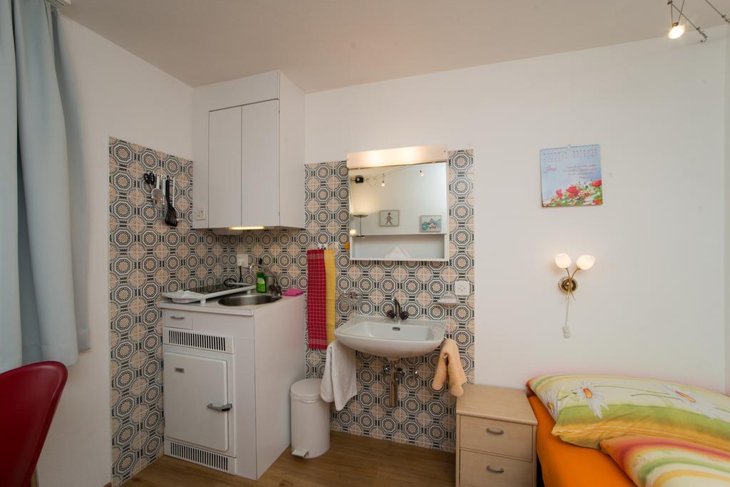 Chesa Quadrella Zimmer Mit Kuechenzeile Inklusive Bergbahnen Im Sommer-Ausser Studio Pontresina Esterno foto