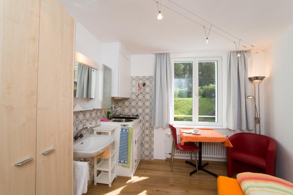 Chesa Quadrella Zimmer Mit Kuechenzeile Inklusive Bergbahnen Im Sommer-Ausser Studio Pontresina Esterno foto